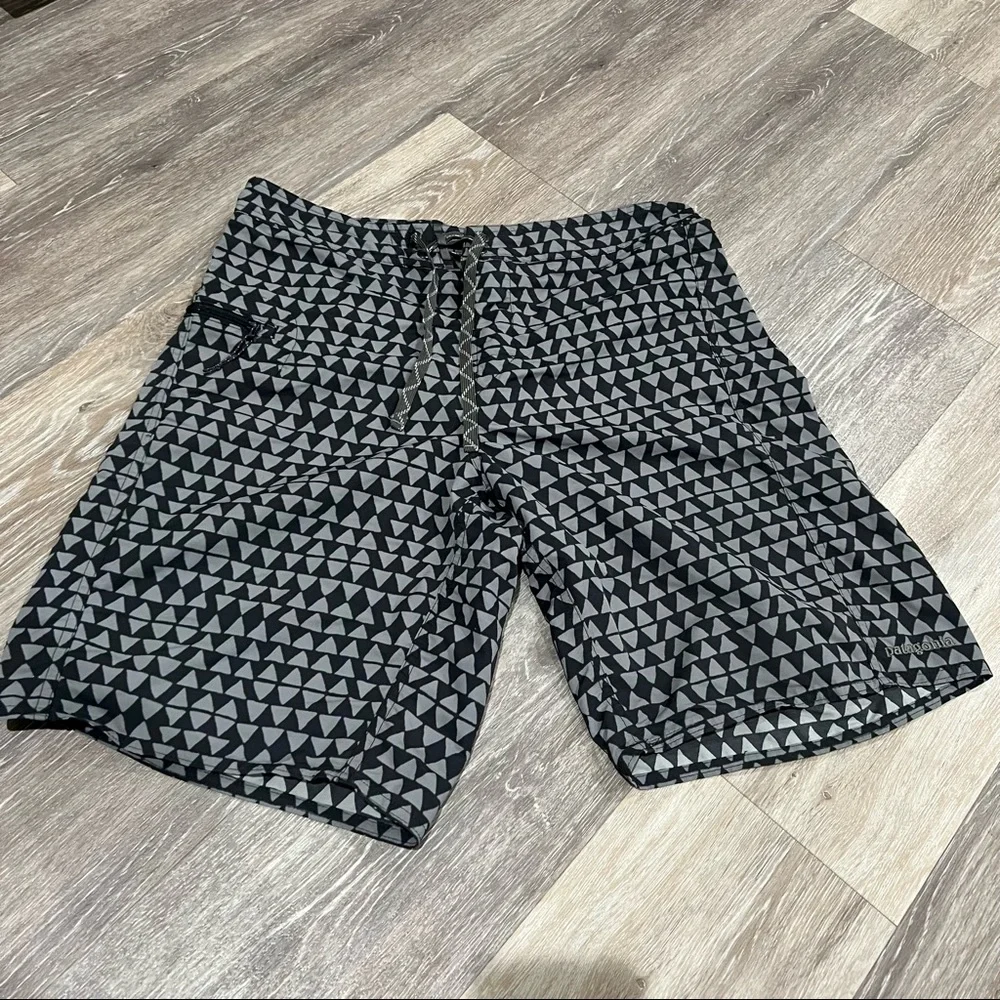 Patagonia Size 32 Swim Trunks geometric